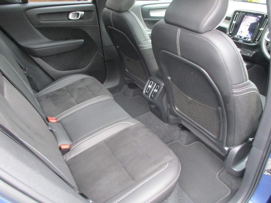 USED 2020 20 VOLVO XC40 2.0 D4 R-DESIGN PRO AWD 5d 188 BHP FULL SERVICE HISTORY