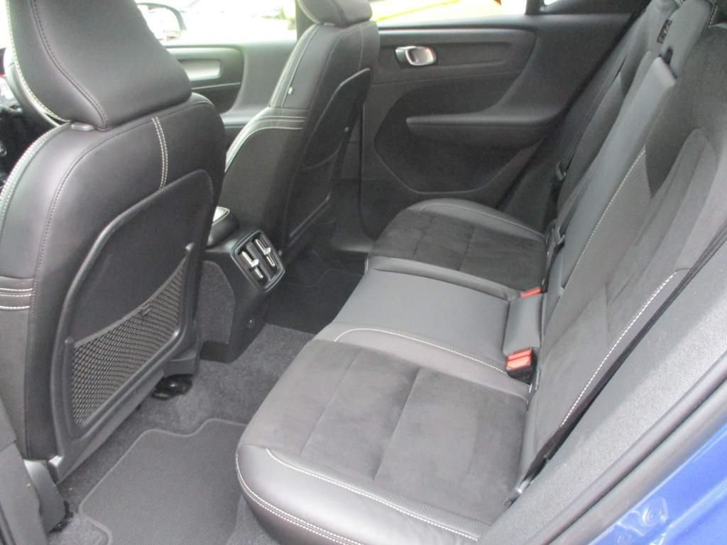 USED 2020 20 VOLVO XC40 2.0 D4 R-DESIGN PRO AWD 5d 188 BHP FULL SERVICE HISTORY
