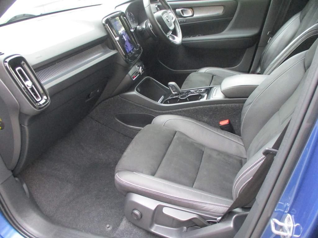 USED 2020 20 VOLVO XC40 2.0 D4 R-DESIGN PRO AWD 5d 188 BHP FULL SERVICE HISTORY