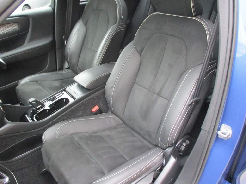 USED 2020 20 VOLVO XC40 2.0 D4 R-DESIGN PRO AWD 5d 188 BHP FULL SERVICE HISTORY
