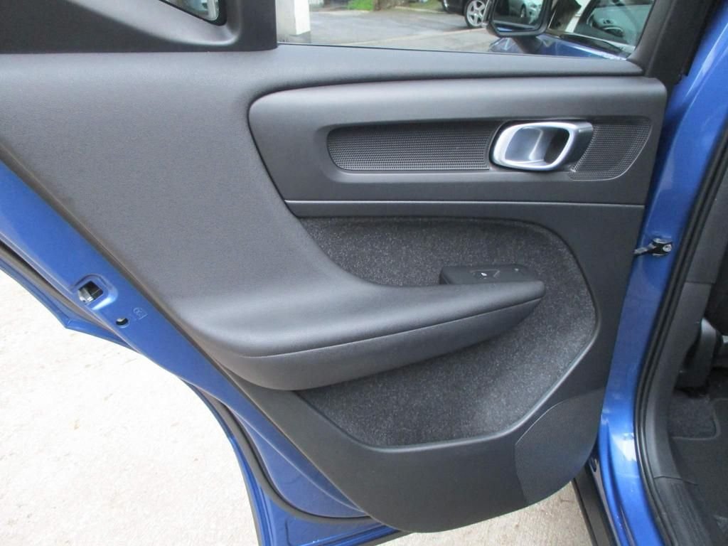 USED 2020 20 VOLVO XC40 2.0 D4 R-DESIGN PRO AWD 5d 188 BHP FULL SERVICE HISTORY