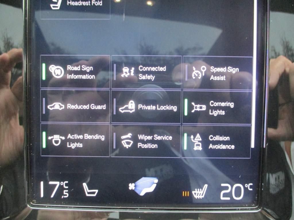 USED 2020 20 VOLVO XC40 2.0 D4 R-DESIGN PRO AWD 5d 188 BHP FULL SERVICE HISTORY