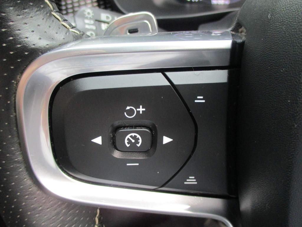 USED 2020 20 VOLVO XC40 2.0 D4 R-DESIGN PRO AWD 5d 188 BHP FULL SERVICE HISTORY