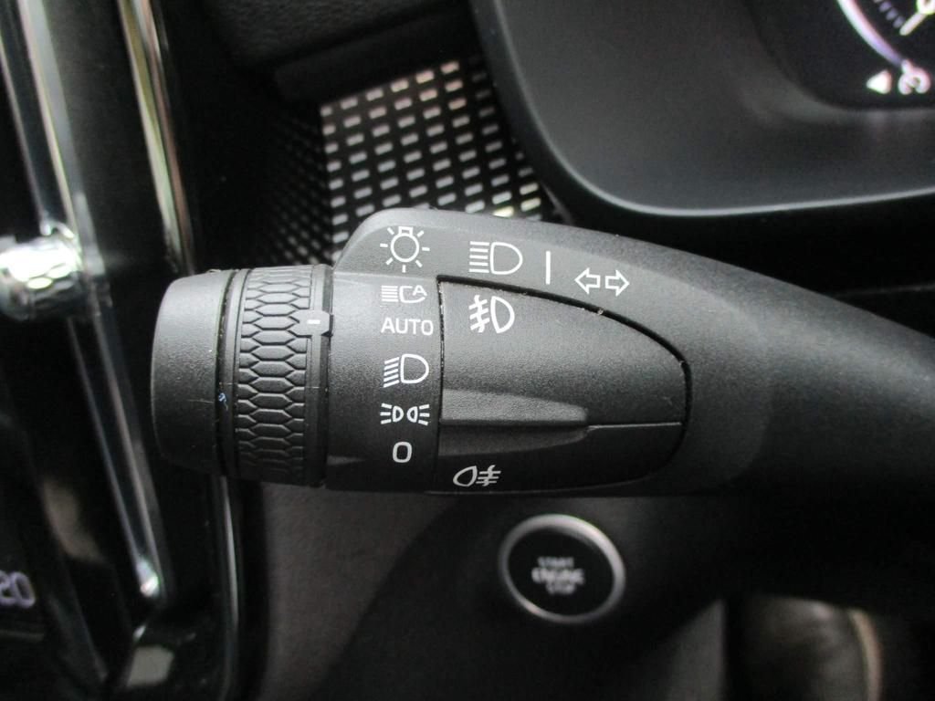 USED 2020 20 VOLVO XC40 2.0 D4 R-DESIGN PRO AWD 5d 188 BHP FULL SERVICE HISTORY