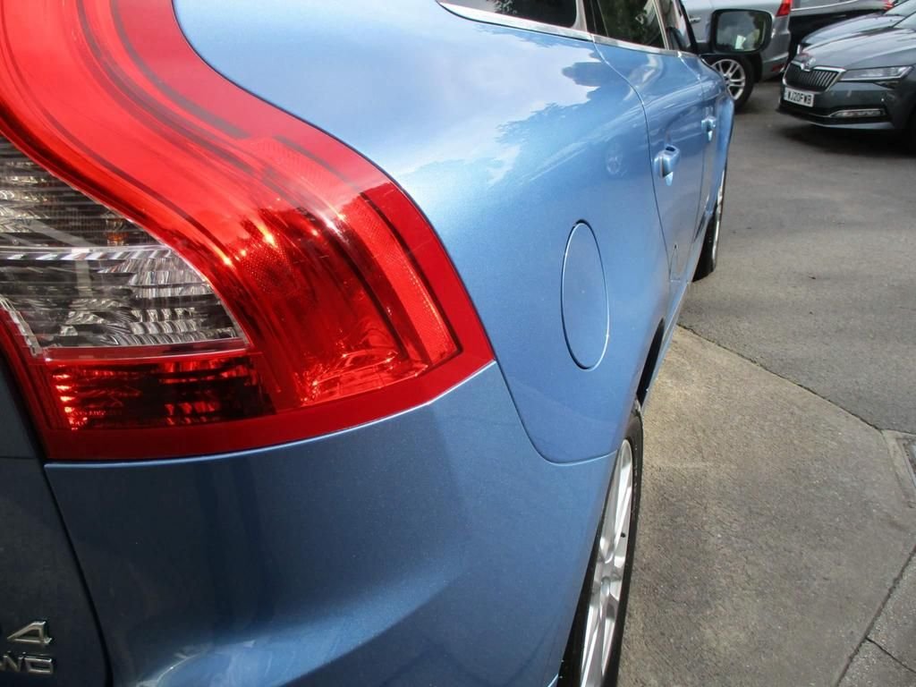 USED 2014 14 VOLVO XC60 2.4 D4 SE LUX NAV AWD 5d 178 BHP WINTER + FAMILY PACK