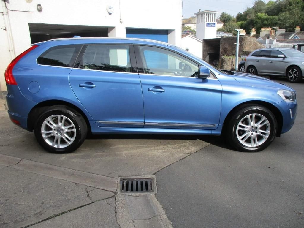 USED 2014 14 VOLVO XC60 2.4 D4 SE LUX NAV AWD 5d 178 BHP WINTER + FAMILY PACK