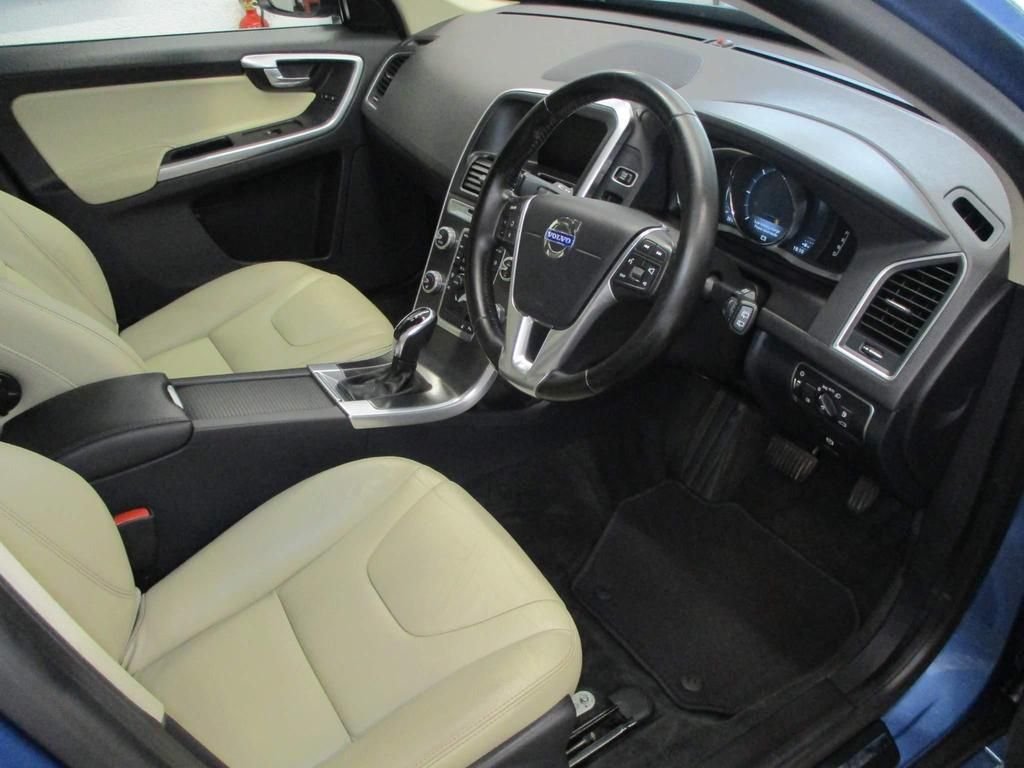USED 2014 14 VOLVO XC60 2.4 D4 SE LUX NAV AWD 5d 178 BHP WINTER + FAMILY PACK