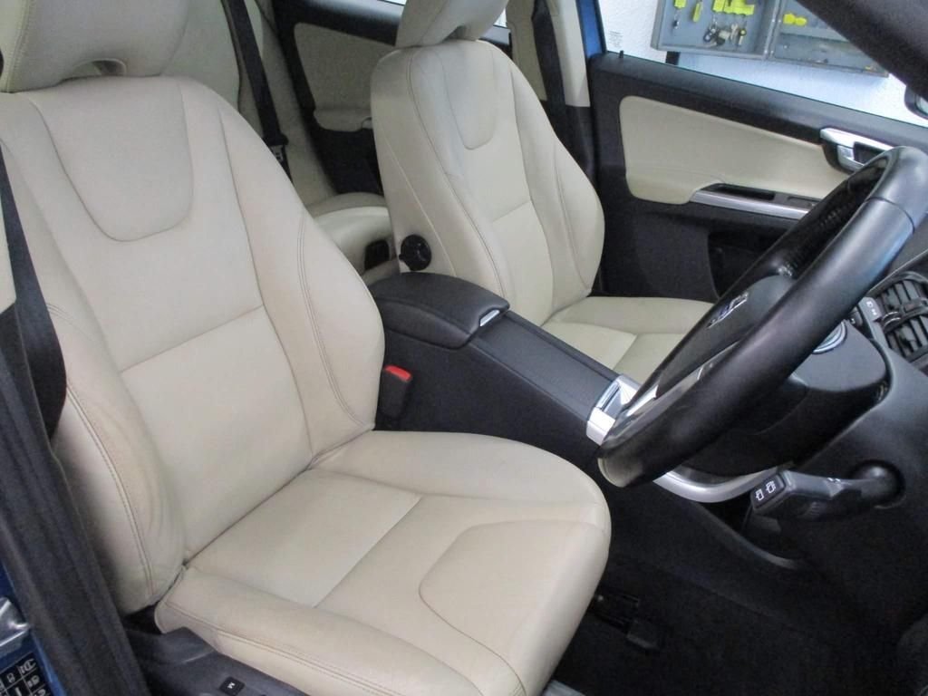 USED 2014 14 VOLVO XC60 2.4 D4 SE LUX NAV AWD 5d 178 BHP WINTER + FAMILY PACK