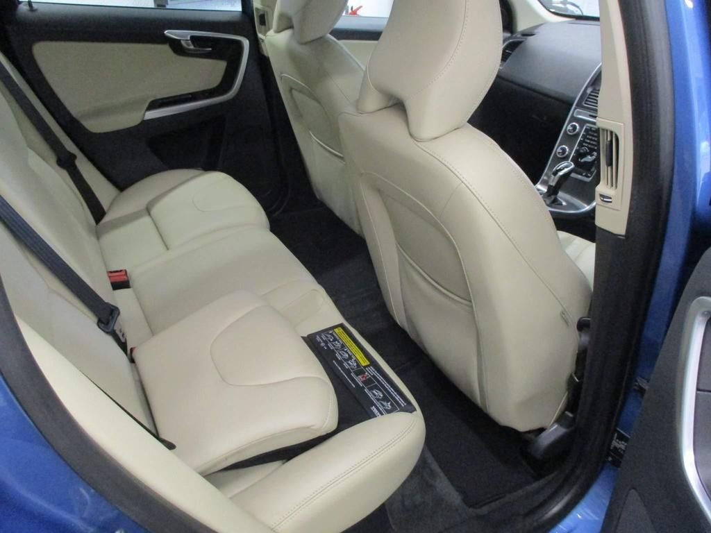 USED 2014 14 VOLVO XC60 2.4 D4 SE LUX NAV AWD 5d 178 BHP WINTER + FAMILY PACK