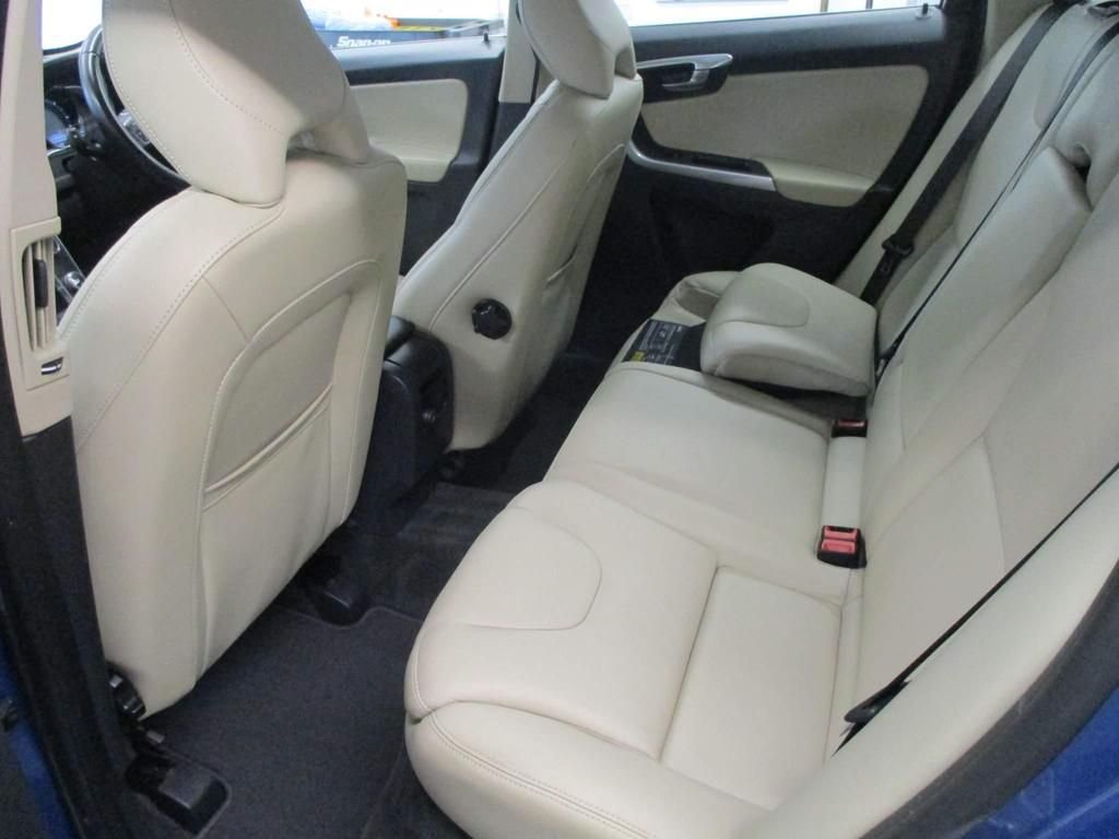 USED 2014 14 VOLVO XC60 2.4 D4 SE LUX NAV AWD 5d 178 BHP WINTER + FAMILY PACK