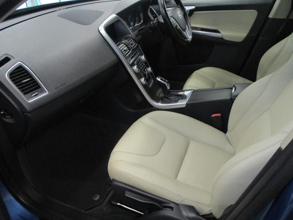 USED 2014 14 VOLVO XC60 2.4 D4 SE LUX NAV AWD 5d 178 BHP WINTER + FAMILY PACK