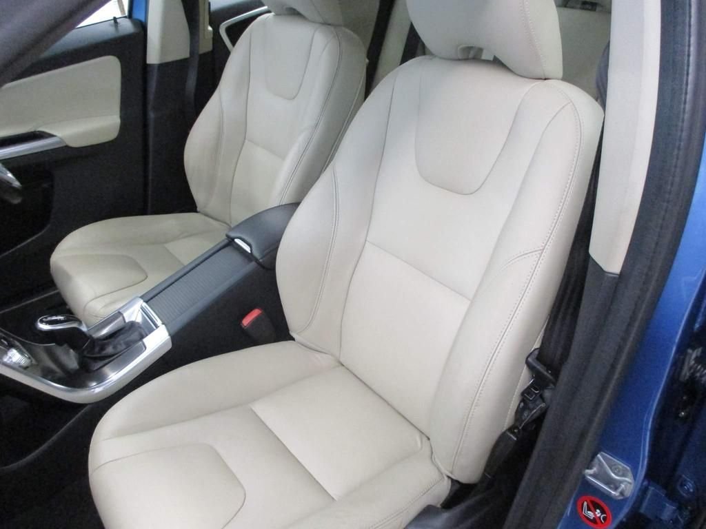 USED 2014 14 VOLVO XC60 2.4 D4 SE LUX NAV AWD 5d 178 BHP WINTER + FAMILY PACK