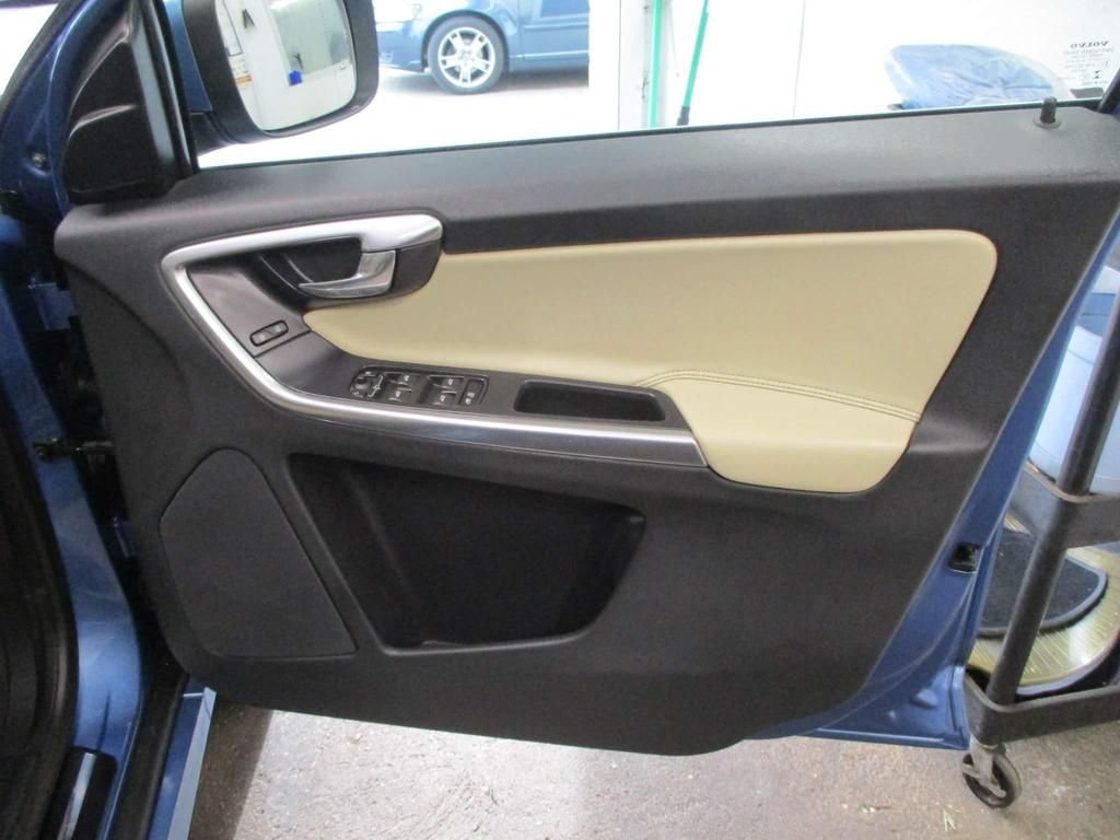 USED 2014 14 VOLVO XC60 2.4 D4 SE LUX NAV AWD 5d 178 BHP WINTER + FAMILY PACK