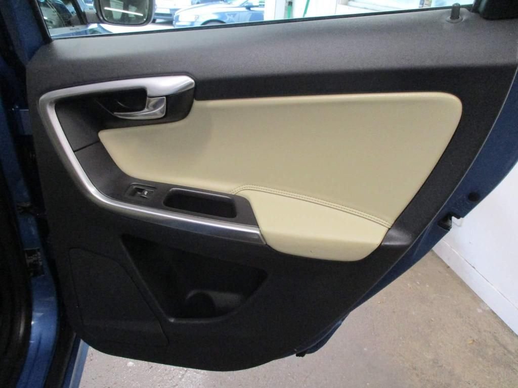 USED 2014 14 VOLVO XC60 2.4 D4 SE LUX NAV AWD 5d 178 BHP WINTER + FAMILY PACK