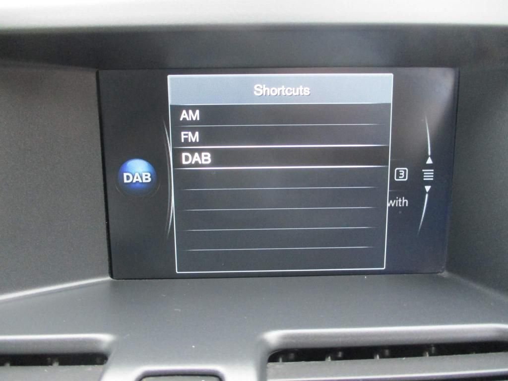 USED 2014 14 VOLVO XC60 2.4 D4 SE LUX NAV AWD 5d 178 BHP WINTER + FAMILY PACK