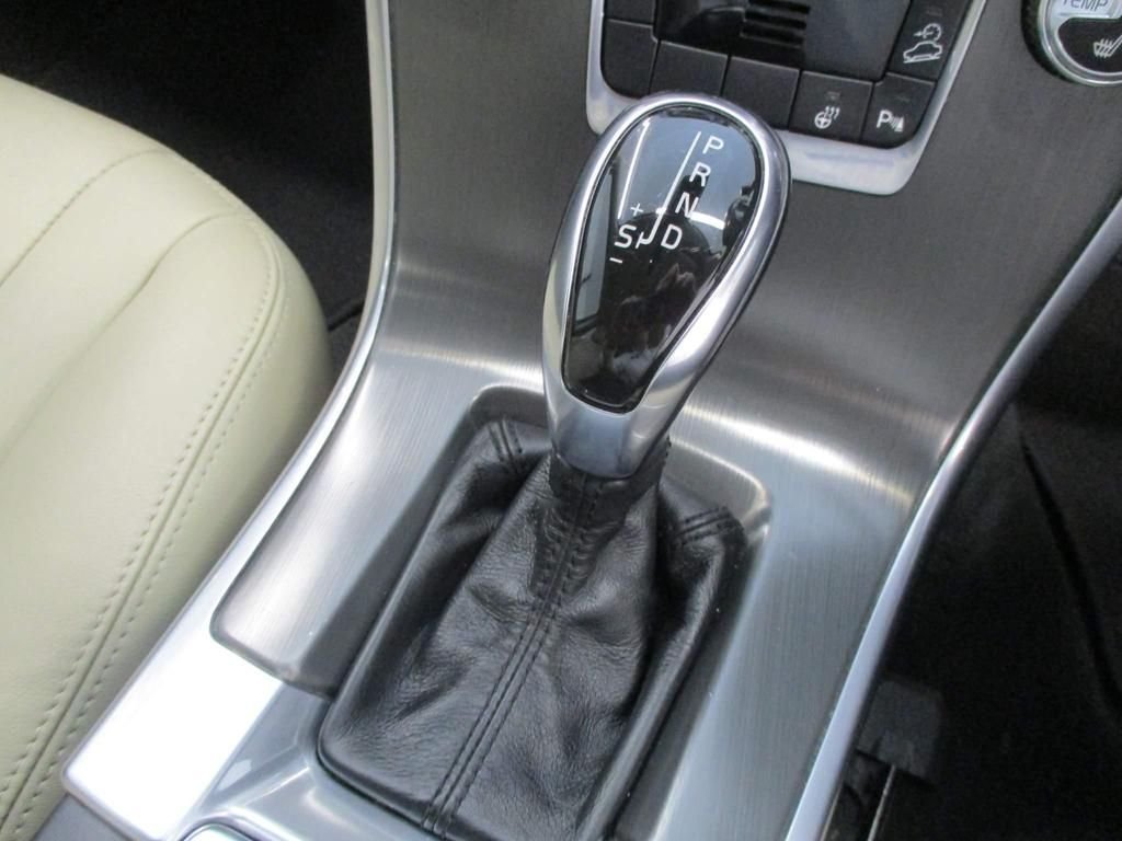 USED 2014 14 VOLVO XC60 2.4 D4 SE LUX NAV AWD 5d 178 BHP WINTER + FAMILY PACK