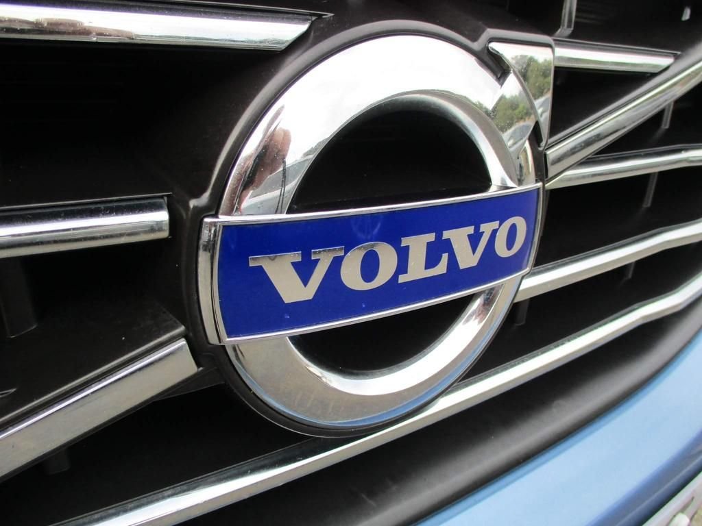 USED 2014 14 VOLVO XC60 2.4 D4 SE LUX NAV AWD 5d 178 BHP WINTER + FAMILY PACK