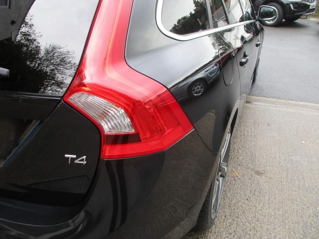 USED 2015 64 VOLVO V60 1.6 T4 R-DESIGN 5d 177 BHP GREAT SPECIFICATION