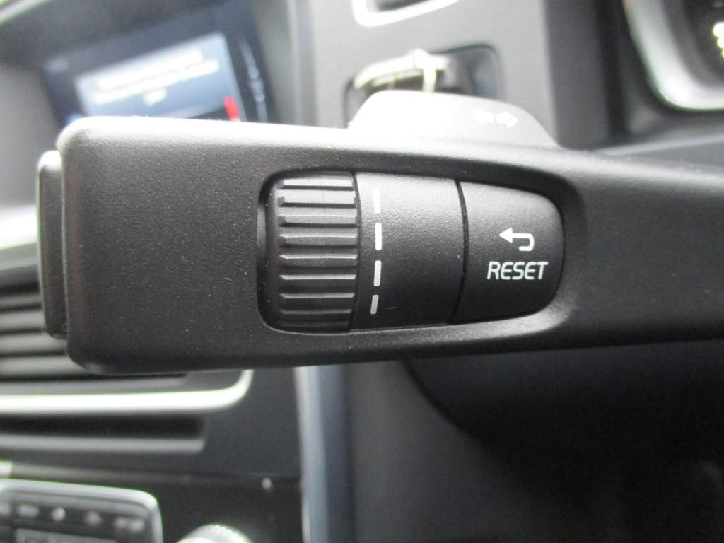 USED 2015 64 VOLVO V60 1.6 T4 R-DESIGN 5d 177 BHP GREAT SPECIFICATION