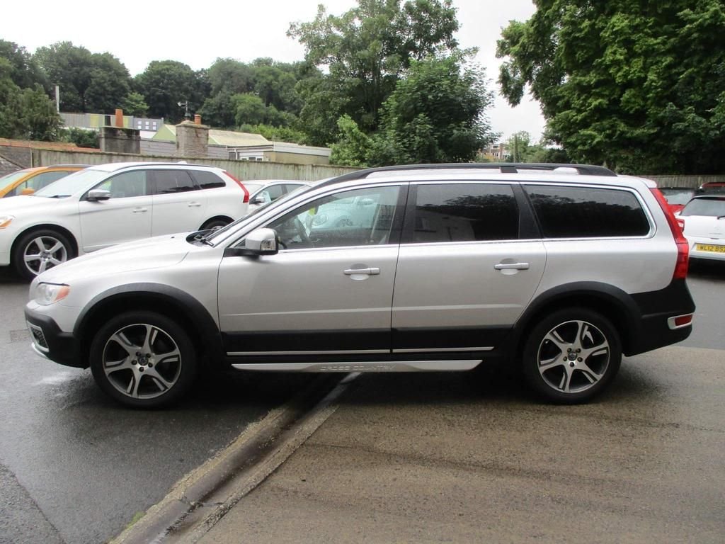 USED 2011 61 VOLVO XC70 2.4 D5 SE LUX AWD 5d 212 BHP LOW MILEAGE WITH FSH !!