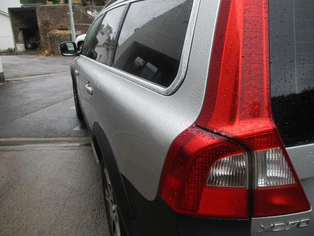 USED 2011 61 VOLVO XC70 2.4 D5 SE LUX AWD 5d 212 BHP LOW MILEAGE WITH FSH !!
