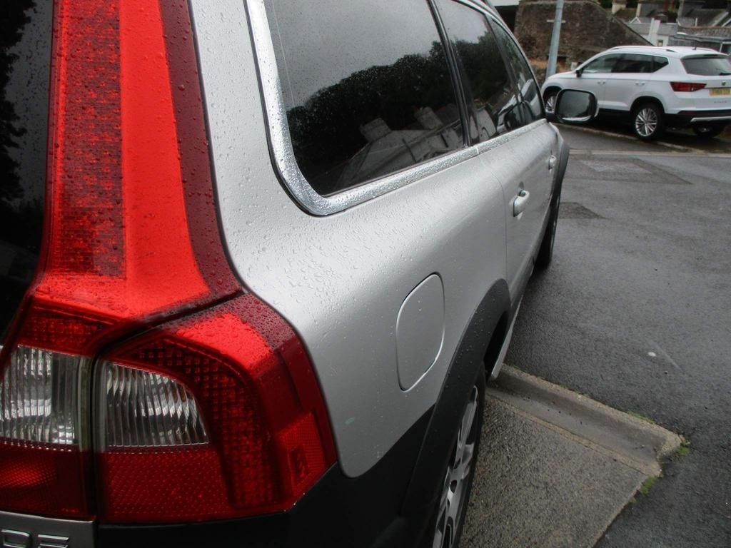 USED 2011 61 VOLVO XC70 2.4 D5 SE LUX AWD 5d 212 BHP LOW MILEAGE WITH FSH !!