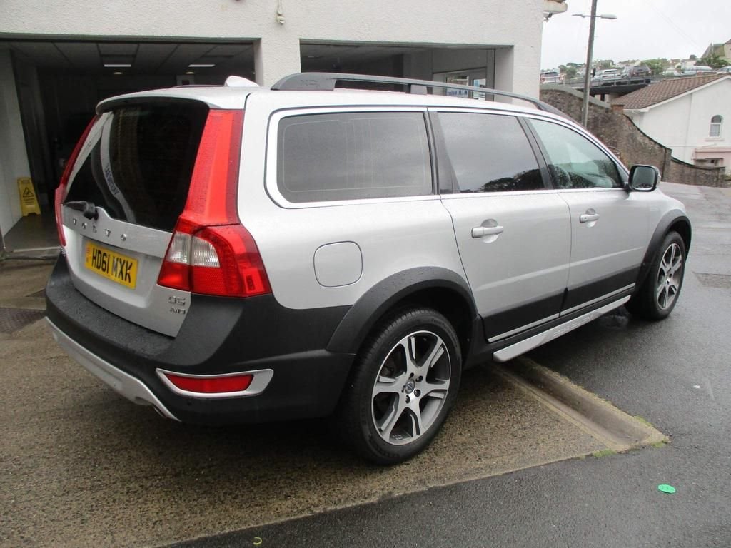 USED 2011 61 VOLVO XC70 2.4 D5 SE LUX AWD 5d 212 BHP LOW MILEAGE WITH FSH !!