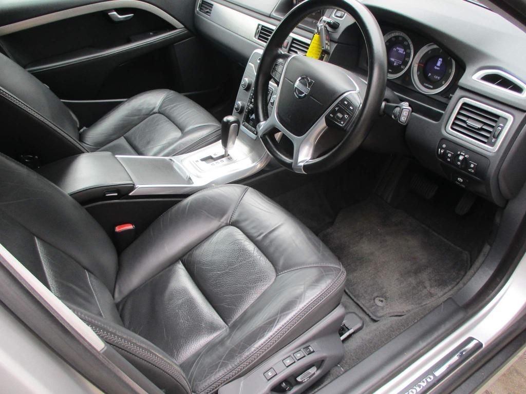 USED 2011 61 VOLVO XC70 2.4 D5 SE LUX AWD 5d 212 BHP LOW MILEAGE WITH FSH !!