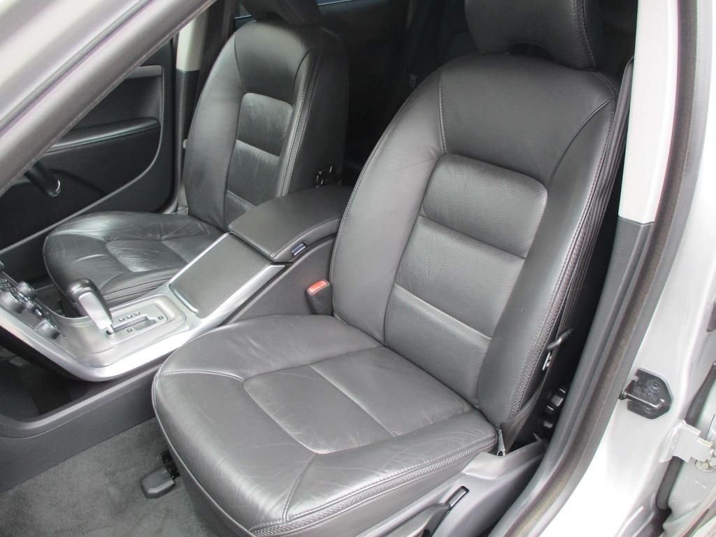 USED 2011 61 VOLVO XC70 2.4 D5 SE LUX AWD 5d 212 BHP LOW MILEAGE WITH FSH !!