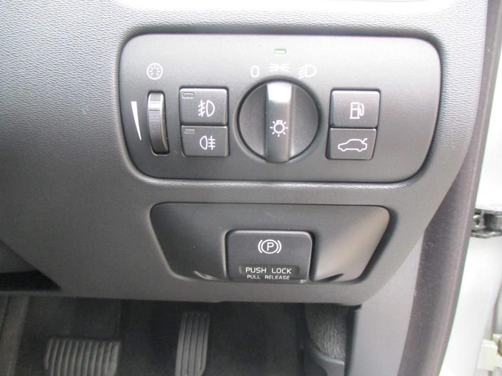 USED 2011 61 VOLVO XC70 2.4 D5 SE LUX AWD 5d 212 BHP LOW MILEAGE WITH FSH !!
