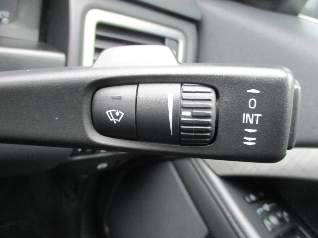 USED 2011 61 VOLVO XC70 2.4 D5 SE LUX AWD 5d 212 BHP LOW MILEAGE WITH FSH !!