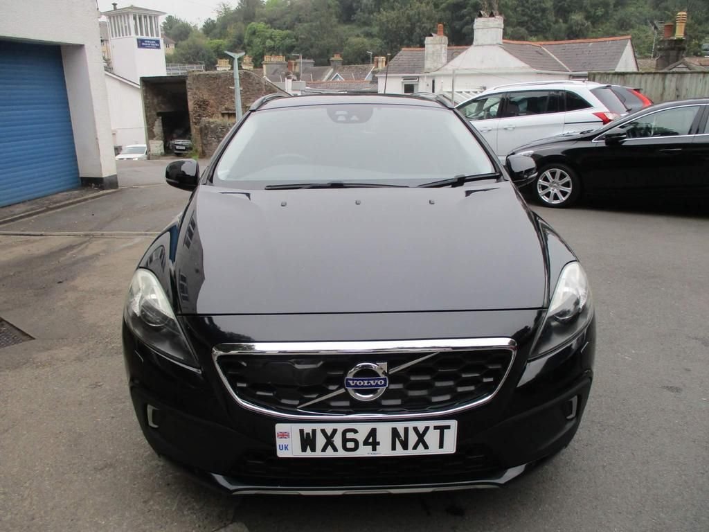 USED 2023 64 VOLVO V40 CROSS COUNTRY 2.0  HEATED SEATS + SAT NAV