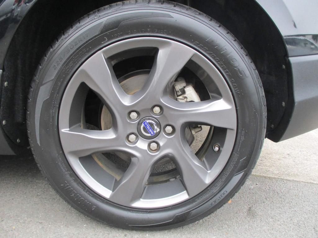 USED 2023 64 VOLVO V40 CROSS COUNTRY 2.0  HEATED SEATS + SAT NAV