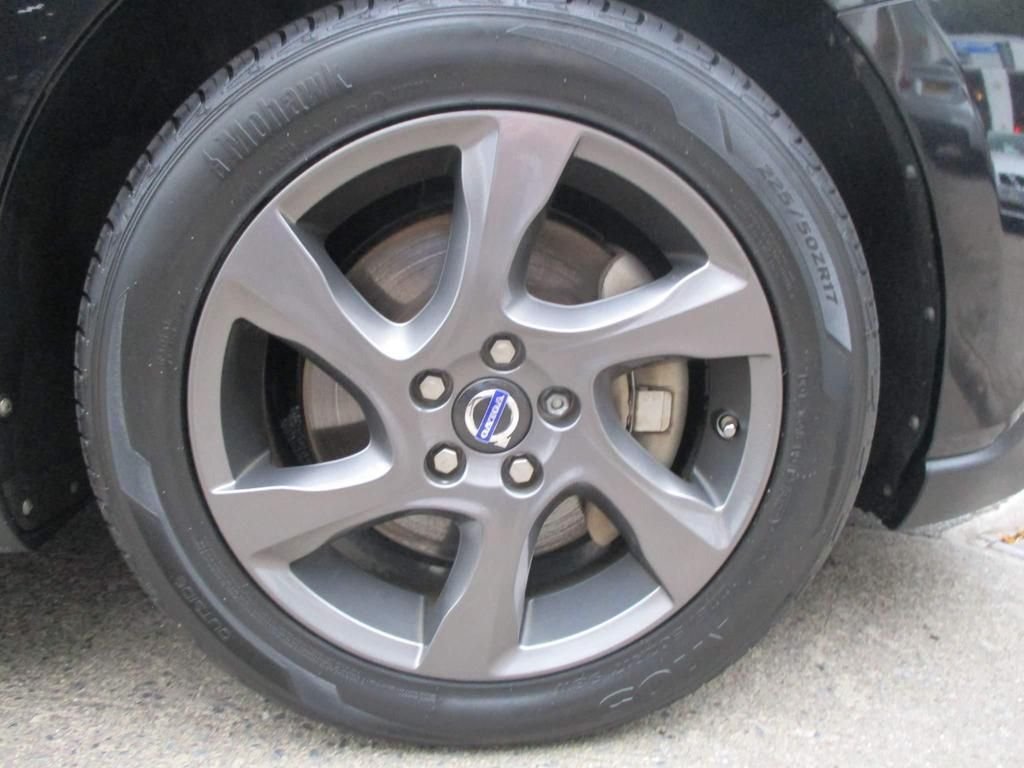 USED 2023 64 VOLVO V40 CROSS COUNTRY 2.0  HEATED SEATS + SAT NAV