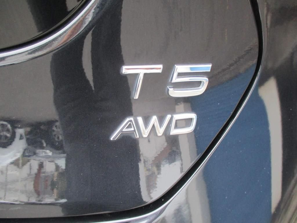 USED 2023 64 VOLVO V40 CROSS COUNTRY 2.0  HEATED SEATS + SAT NAV