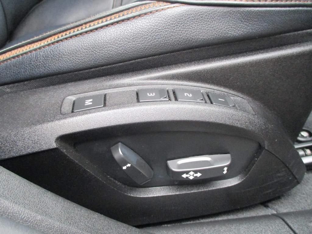 USED 2023 64 VOLVO V40 CROSS COUNTRY 2.0  HEATED SEATS + SAT NAV