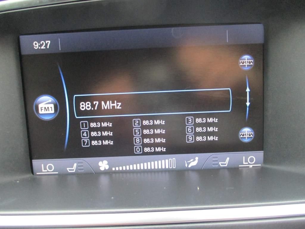 USED 2023 64 VOLVO V40 CROSS COUNTRY 2.0  HEATED SEATS + SAT NAV