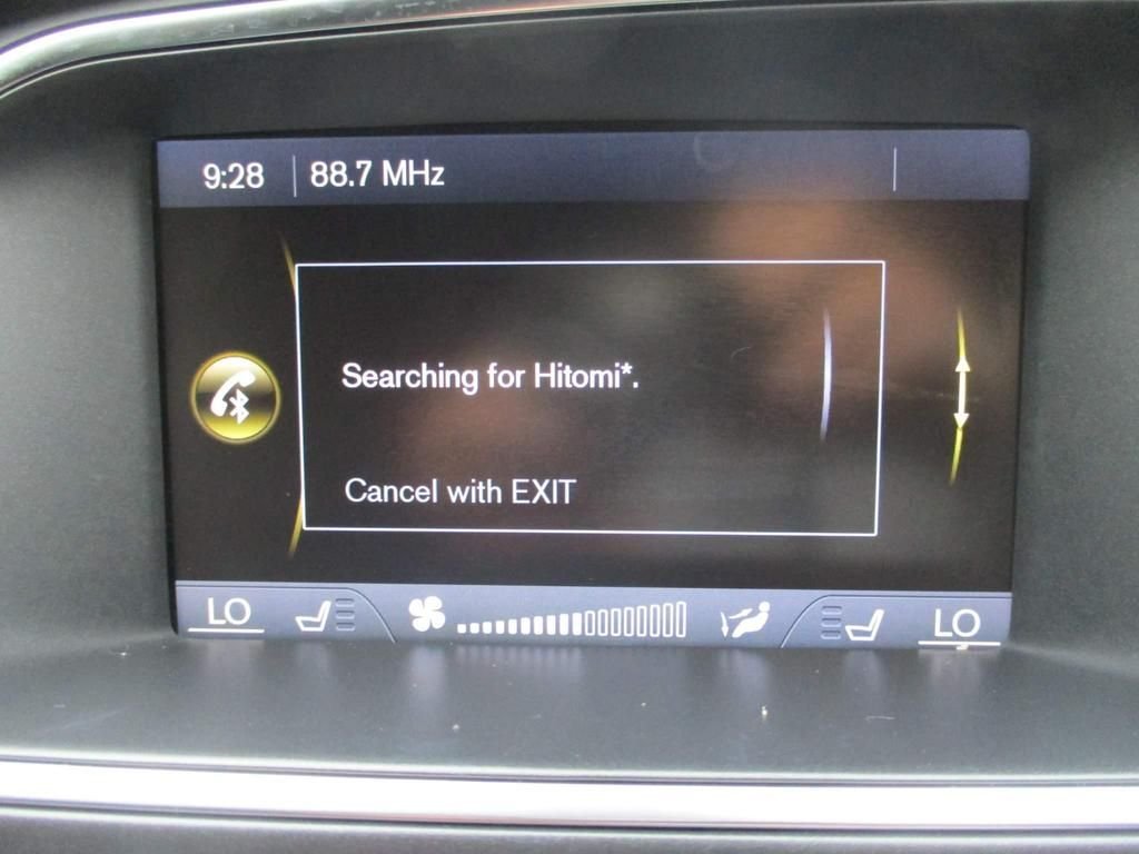 USED 2023 64 VOLVO V40 CROSS COUNTRY 2.0  HEATED SEATS + SAT NAV