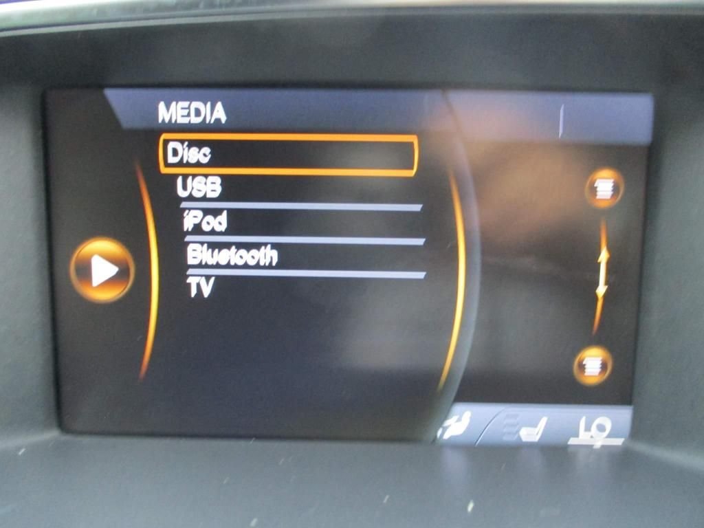 USED 2023 64 VOLVO V40 CROSS COUNTRY 2.0  HEATED SEATS + SAT NAV