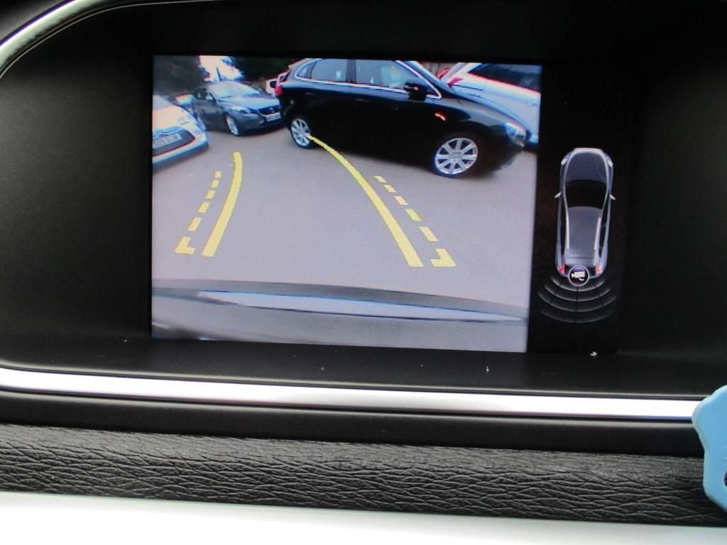USED 2023 64 VOLVO V40 CROSS COUNTRY 2.0  HEATED SEATS + SAT NAV