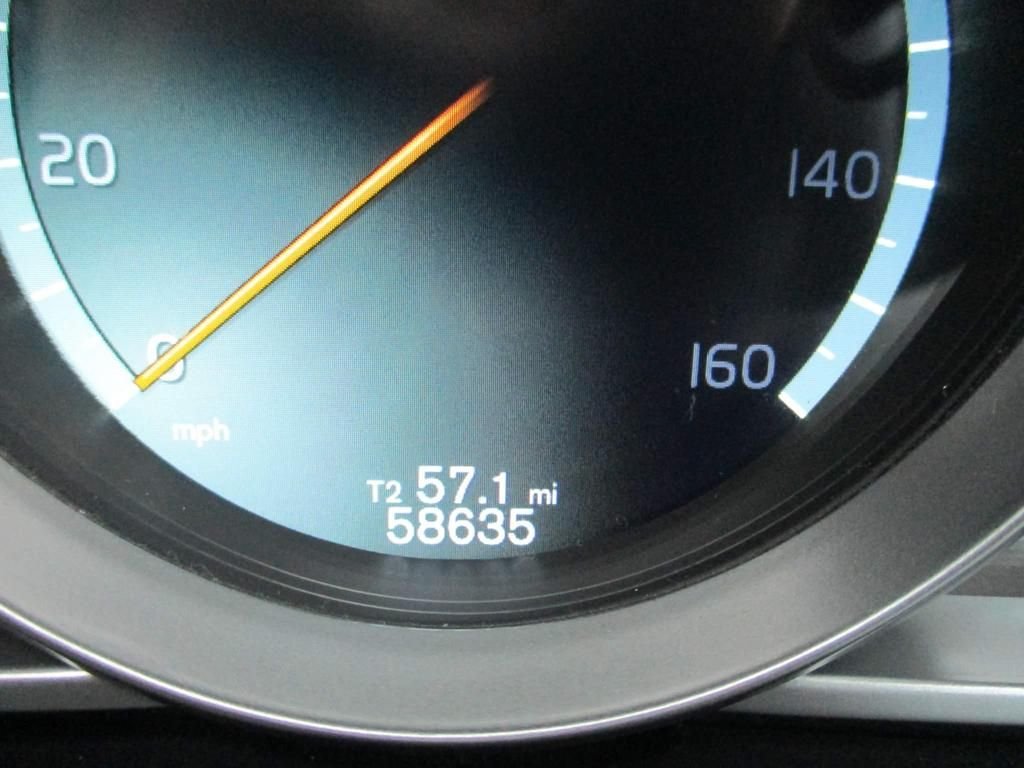 USED 2023 64 VOLVO V40 CROSS COUNTRY 2.0  HEATED SEATS + SAT NAV