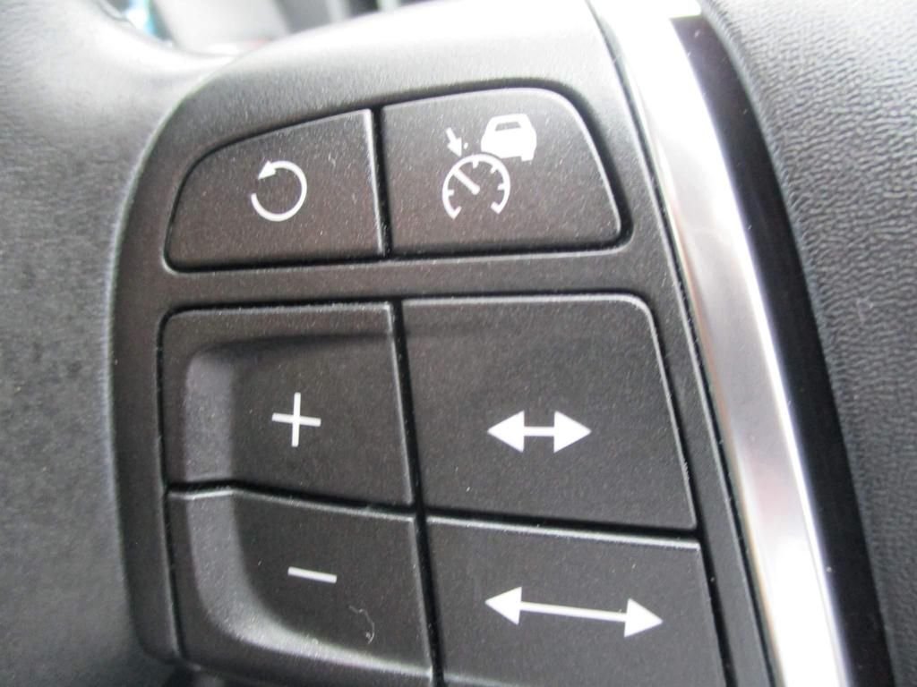USED 2023 64 VOLVO V40 CROSS COUNTRY 2.0  HEATED SEATS + SAT NAV