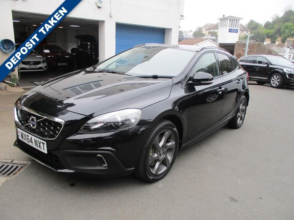 USED 2023 64 VOLVO V40 CROSS COUNTRY 2.0  HEATED SEATS + SAT NAV