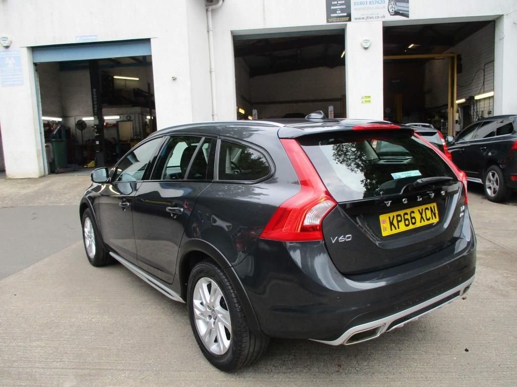 USED 2016 66 VOLVO V60 CROSS COUNTRY 2.4 D4 CROSS COUNTRY SE NAV AWD 5d 187 BHP DAB + SAT NAV