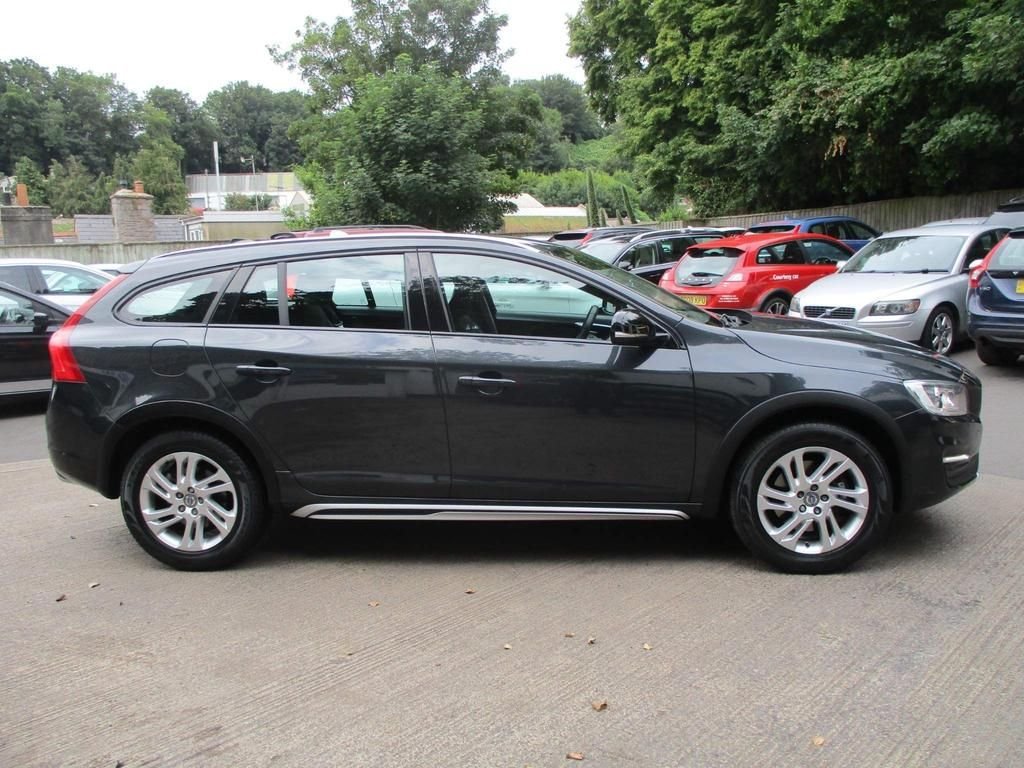 USED 2016 66 VOLVO V60 CROSS COUNTRY 2.4 D4 CROSS COUNTRY SE NAV AWD 5d 187 BHP DAB + SAT NAV