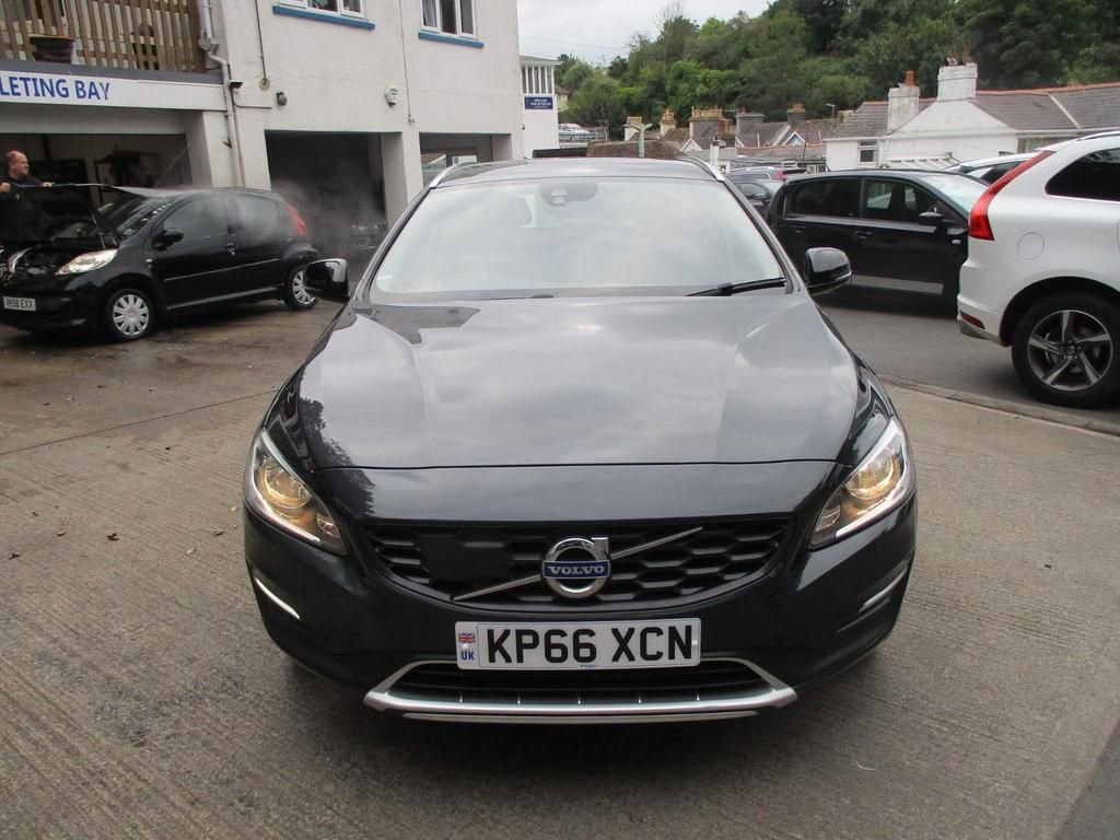 USED 2016 66 VOLVO V60 CROSS COUNTRY 2.4 D4 CROSS COUNTRY SE NAV AWD 5d 187 BHP DAB + SAT NAV