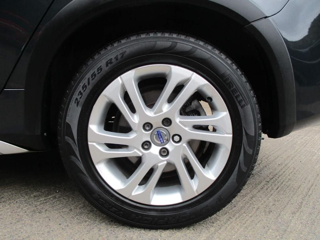 USED 2016 66 VOLVO V60 CROSS COUNTRY 2.4 D4 CROSS COUNTRY SE NAV AWD 5d 187 BHP DAB + SAT NAV