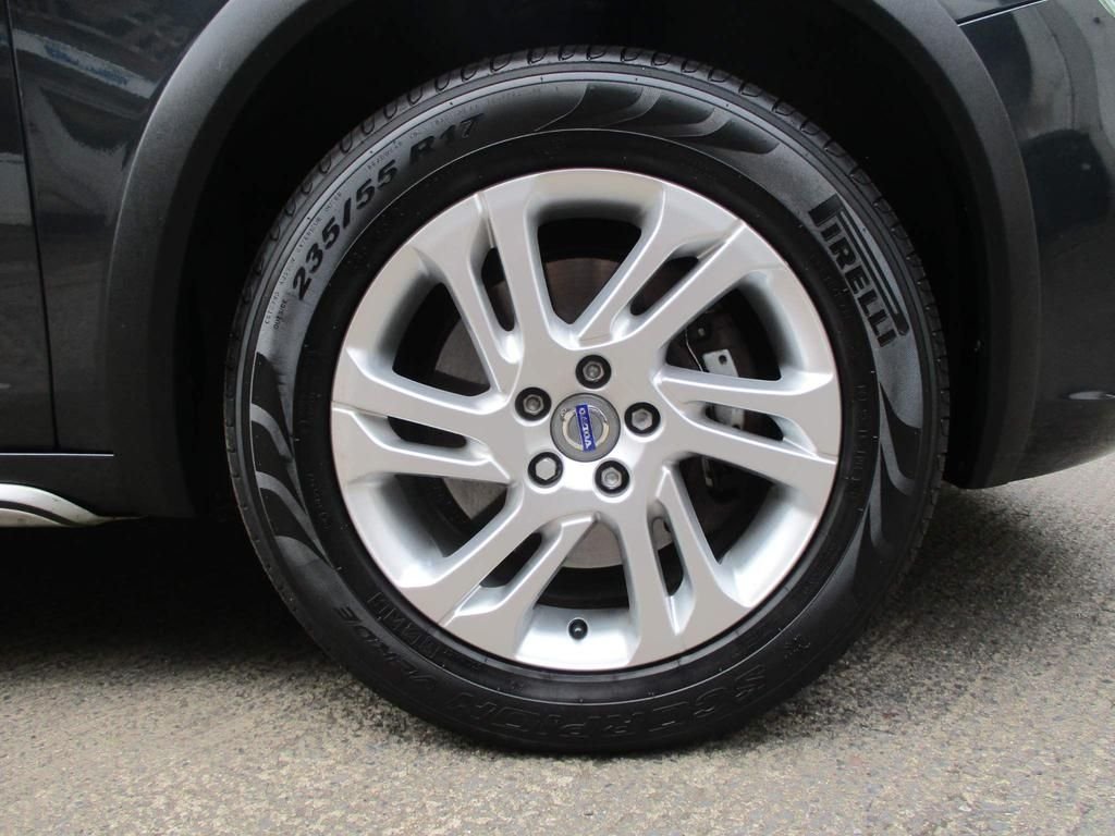 USED 2016 66 VOLVO V60 CROSS COUNTRY 2.4 D4 CROSS COUNTRY SE NAV AWD 5d 187 BHP DAB + SAT NAV