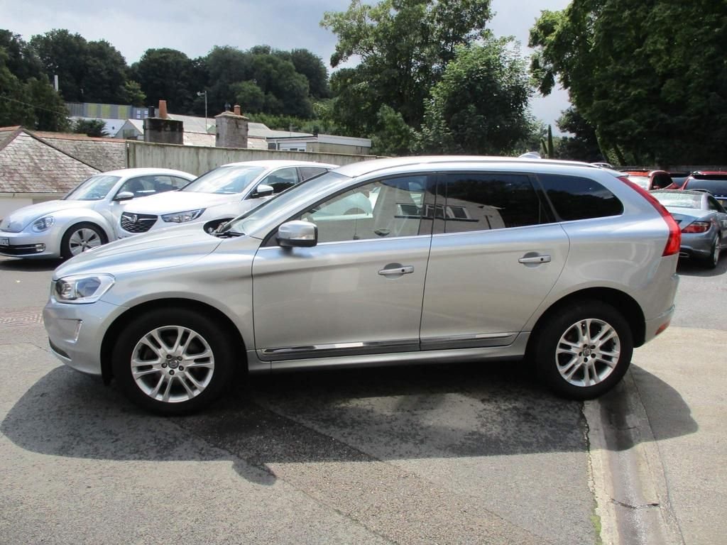 USED 2015 65 VOLVO XC60 2.4 D5 SE LUX NAV AWD 5d 217 BHP FULL SERVICE HISTORY