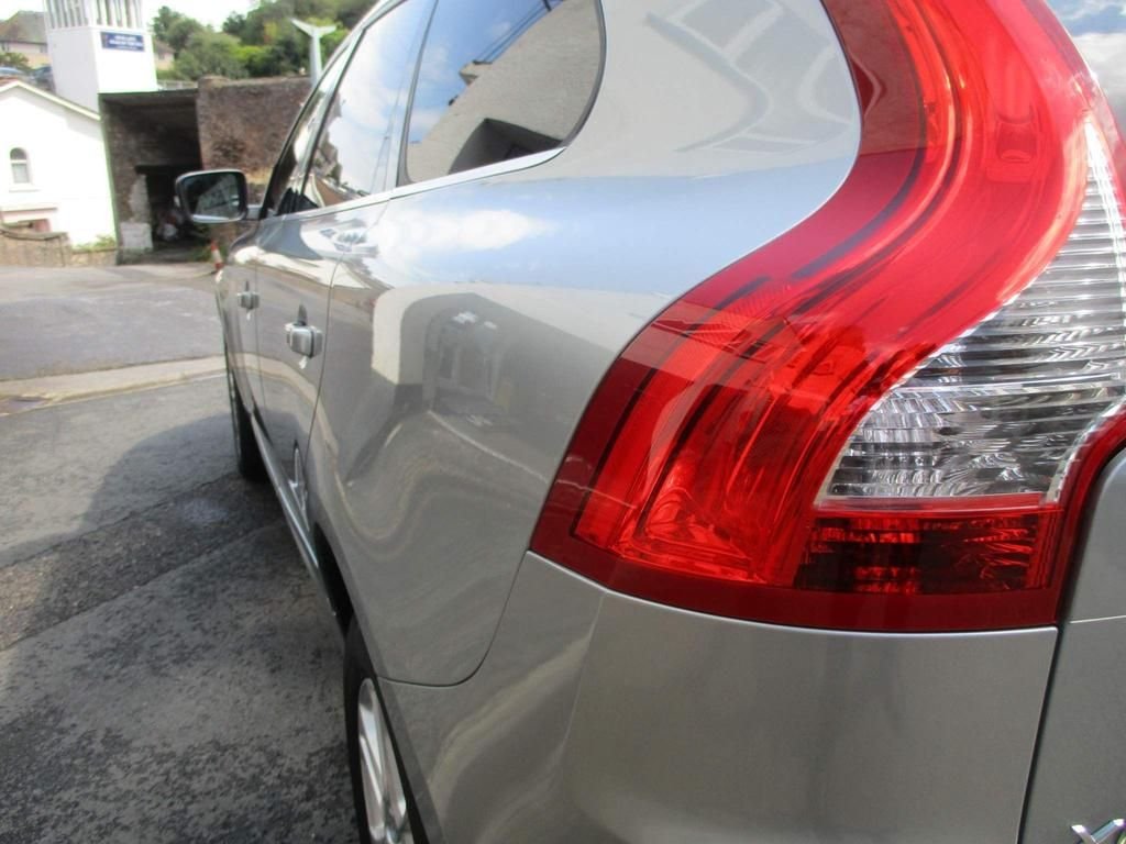 USED 2015 65 VOLVO XC60 2.4 D5 SE LUX NAV AWD 5d 217 BHP FULL SERVICE HISTORY